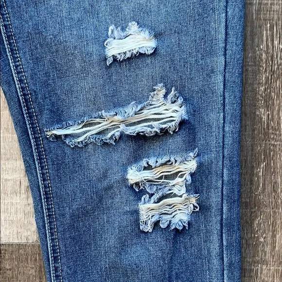 DISTRESSED JEANS - Picture 4 of 8
